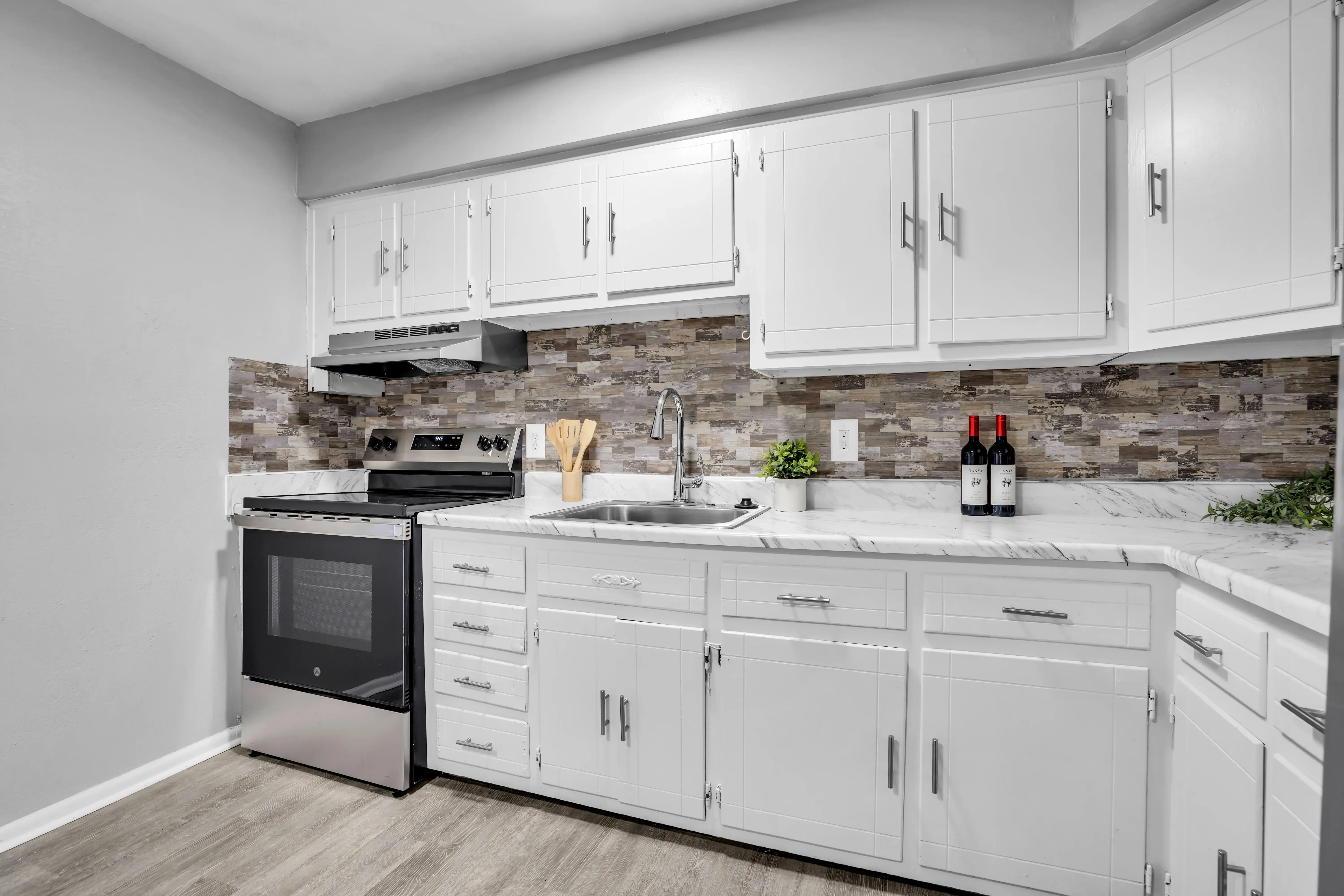 Town Bank Manor Apartments — photo 9