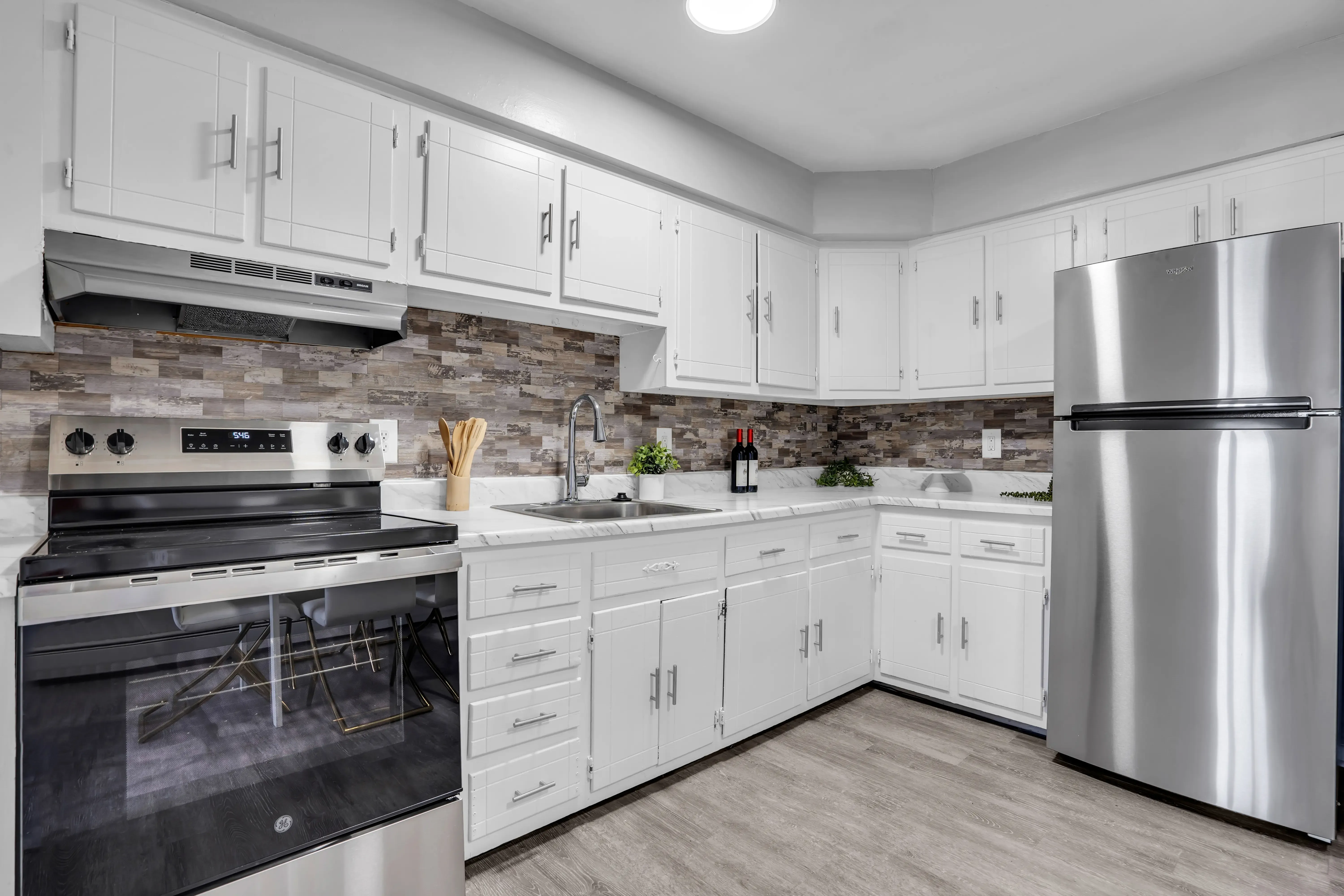 Town Bank Manor Apartments — photo 10