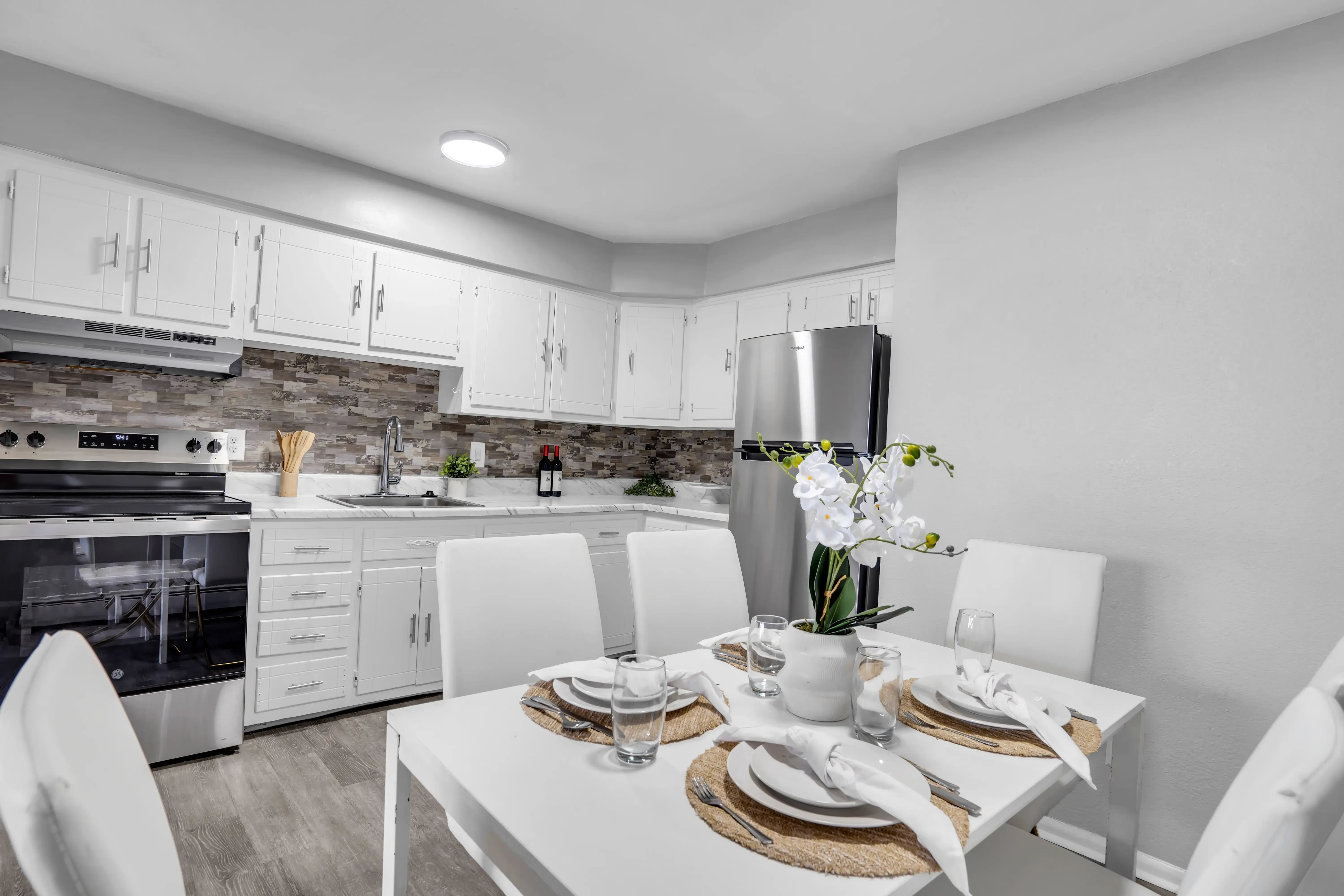 Town Bank Manor Apartments — photo 11